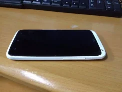 HTC One X. �/�