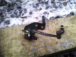 Датчик высоты дорожного просвета. Toyota Corolla Fielder, NZE141G, NZE141 Toyota Corolla Axio, NZE141