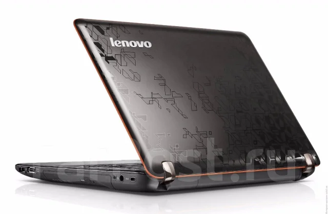 Lenovo IdeaPad Y560. 15.6", 2 267����, ��� 4 ��, ���� 500���, WiFi: 1, Bluetooth: 1, ����������� �� 3��. ����