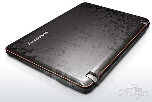 Lenovo IdeaPad Y560. 15.6", 2 267����, ��� 4 ��, ���� 500���, WiFi: 1, Bluetooth: 1, ����������� �� 3��. ����