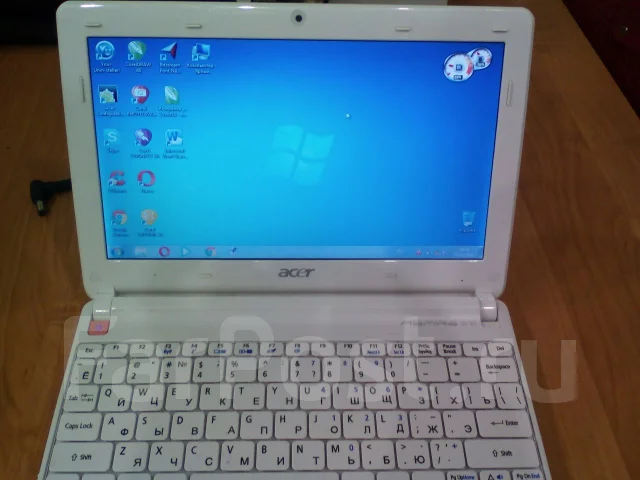 Acer Aspire One. 10.1", ��� 2048 ��, ���� 320���, WiFi: 1, Bluetooth: 1, ����������� �� 5��. ����