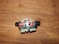 Кнопка стеклоподъемника. Toyota Ipsum, ACM21, ACM26 Toyota Voxy, AZR65G, AZR65, AZR60, AZR60G Toyota Noah, AZR65, AZR60, AZR60G, AZR65G Двигатели: 2AZ...