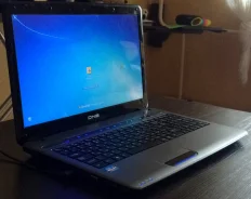 DNS Home 0164783. 15.6", 2 600����, ��� 4 ��, ���� 320���, WiFi: 1, Bluetooth: 1, ����������� �� 2��. ����