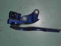Крепление капота. Mazda Ford Festiva Mini Wagon, DW5WF, DW3WF Mazda Demio, DW3W, DW5W