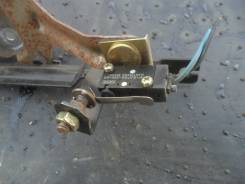 Концевик под педаль тормоза. Mitsubishi Diamante, F12A, F11A, F13A, F15A, F17A Двигатели: 6A12, 6G71, 6G73, 6G72
