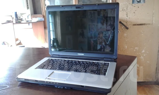 Toshiba Satellite L300. 15.4", 2,2����, ��� 3072 ��, ���� 500���, WiFi: 1, Bluetooth: 1 ����
