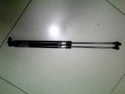 Амортизатор капота. Toyota Verossa, GX115, GX110, JZX110 Toyota Mark II Toyota Mark II Wagon Blit, GX110, JZX110, GX115, JZX115 Двигатели: 1GFE, 1JZFS...