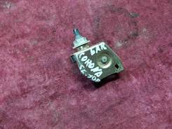 Замок лючка бензобака. Toyota: Corona, Caldina, Carina, Carina E, Vista, Celica, Camry, Corona SF, Curren Двигатели: 3SFE, 2C, 4SFE, 2CT, 4AFE, 7AFE...