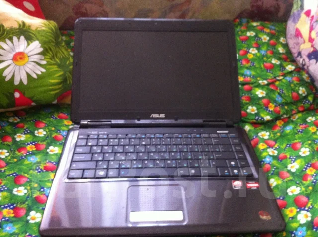 Asus K40AB. 14", ��� 3072 ��, WiFi: 1 ����