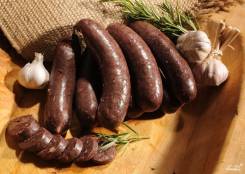 Колбасы, мясные деликатесы.
