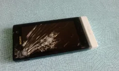 Sony Xperia U. �/�