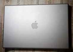 Apple MacBook Pro 17 ����