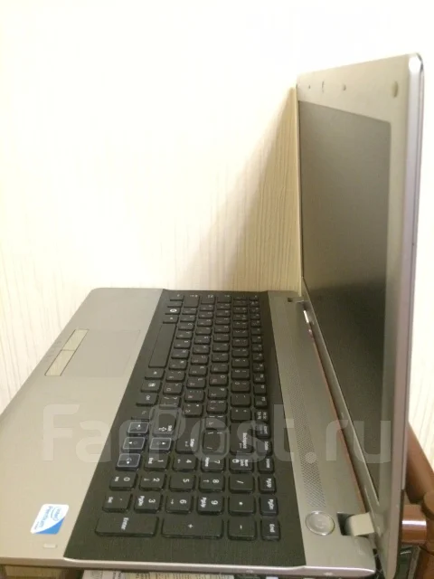 Samsung RV509. 15.6", 2 130����, ��� 2048 ��, ���� 320���, WiFi: 1, Bluetooth: 1, ����������� �� 6��. ����