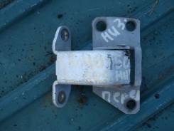 Крепление боковой двери. Toyota Lite Ace, CR41, SR40, KR42 Toyota Town Ace, KR42, CR41, SR40 Toyota Town Ace Noah, CR42, KR52, KR41, KR42, SR40, SR50...