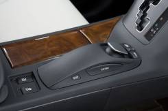 Кнопка управления дверями. Lexus RX350