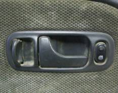 Ручка двери внутренняя. Nissan Primera, P10