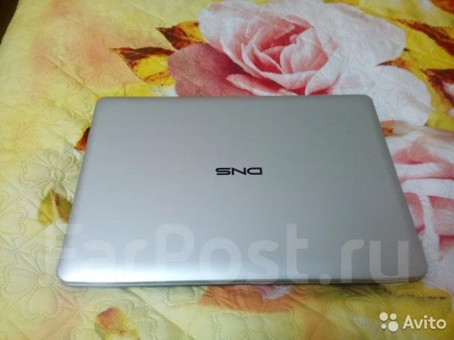 DNS. 15.6", 3,2����, ��� 8 ��, ���� 750���, WiFi: 1, Bluetooth: 1, ����������� �� 6��. ����