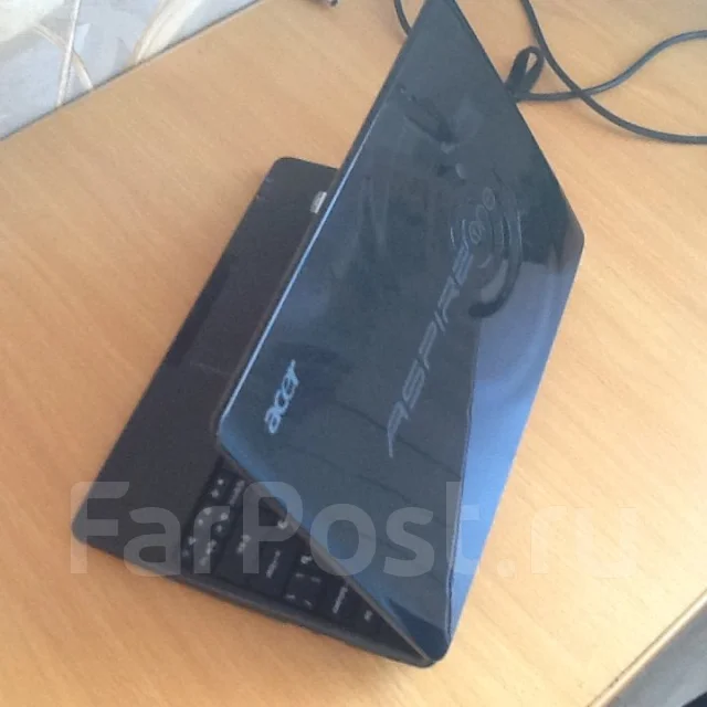 Acer Aspire One 722-C68kk. 11.1", 1����, ��� 2048 ��, ���� 320���, WiFi: 1, Bluetooth: 1, ����������� �� 6��. ����