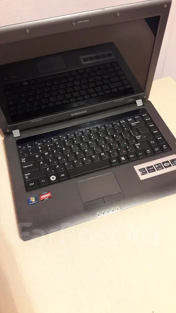 Samsung R425. WiFi: 1, Bluetooth: 1 ����