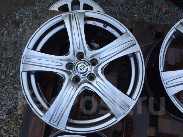 OZ Racing Vela. 7.0x17", 5x100, ET47 ����