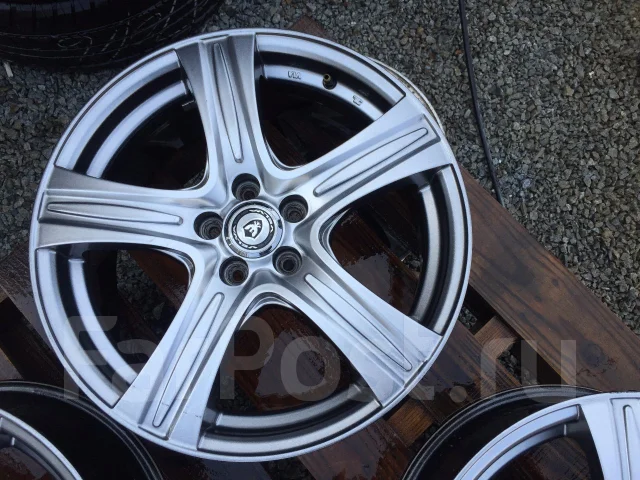 OZ Racing Vela. 7.0x17", 5x100, ET47 ����