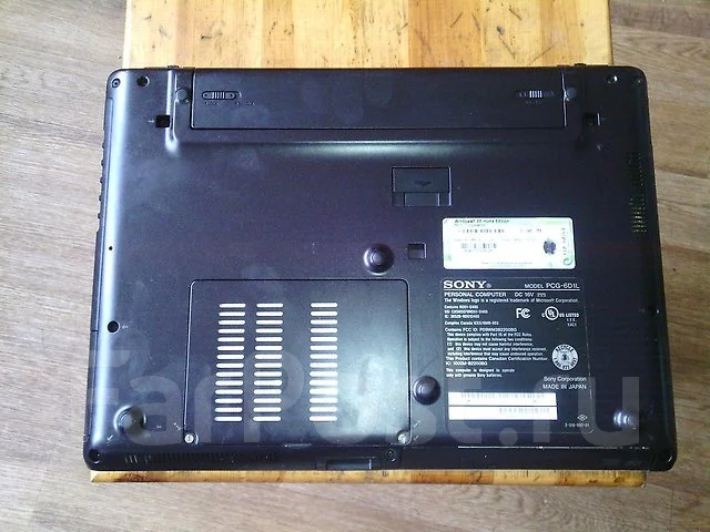 Roverbook Pro. 13.3", 1,7����, ���� 60���, WiFi: 1 ����