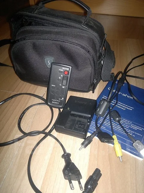 Sony Cyber-shot DSC-H50. 9 - 9.9 ��, ���: 14� � ����� ����
