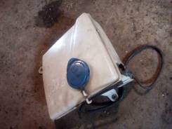 Бачок стеклоомывателя. Toyota Cresta, JZX105, JZX100, GX100, GX90 Toyota Mark II, JZX105, GX90, JZX100, GX100 Toyota Chaser, GX100, GX90, JZX100, JZX1...