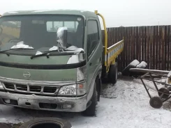 Hino Dutro ����