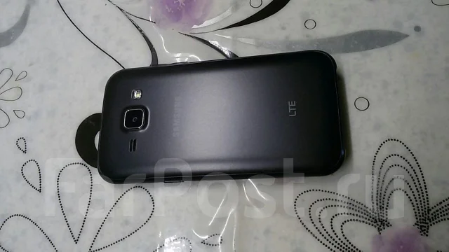 Samsung Galaxy J1 ����