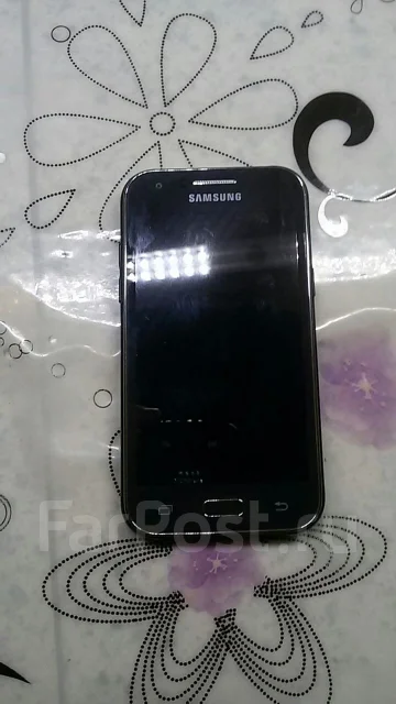 Samsung Galaxy J1 ����