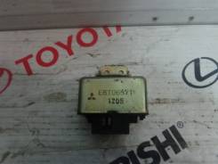 Блок управления топливным насосом. Mitsubishi Pajero Двигатель 6G72