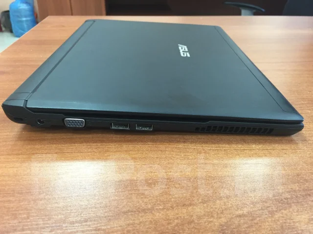 Asus U36. 13.3", 2 300����, ��� 4 ��, ���� 570���, WiFi: 1, Bluetooth: 1, ����������� �� 4��. ����