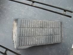 Подставка под ногу. Toyota Prius, NHW20