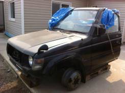 Передняя часть автомобиля. Mitsubishi Pajero, V24C