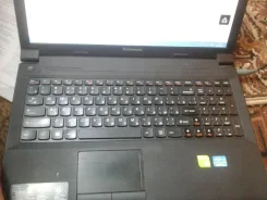 Lenovo B590. 15.6", 2 400,0����, ��� 4 ��, ���� 1 000���, WiFi, Bluetooth, ����������� �� 6��. ����