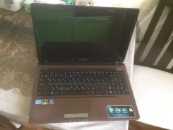 Asus K53SJ. 15.6", 2 300����, ��� 4 ��, ���� 500���, WiFi: 1, Bluetooth: 1, ����������� �� 4��. ����