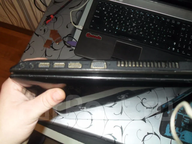 Asus K52DR. 15.6", 2,3����, ��� 4 ��, ���� 250���, WiFi: 1, Bluetooth: 1 ����