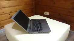 Samsung 530U4C-S03. 14", 1,5����, ��� 8 ��, ���� 500���, WiFi: 1, Bluetooth: 1, ����������� �� 4��. ����
