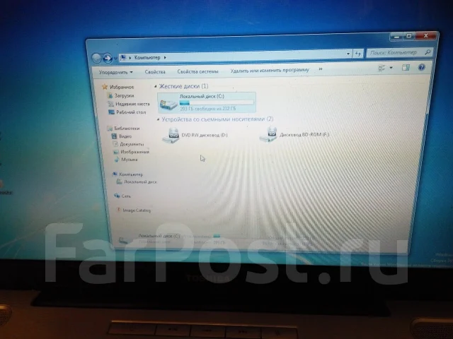 Toshiba Satellite L500. 15.6", 2����, ��� 3072 ��, ���� 250���, WiFi: 1, Bluetooth: 1, ����������� �� 1��. ����