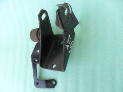 Кронштейн опоры двигателя. Toyota Avensis, AZT250, AZT250W, AZT250L Двигатель 1AZFSE