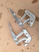 Крепление капота. Audi A1, 8X1, 8XA, 8XF, 8XK Двигатели: AGB, BSE, BSF, CAVG, CAXA, CAYB, CAYC, CBZA, CCSA, CDLH, CFHB, CFHD, CHZB, CHZE, CNVA, CPTA...