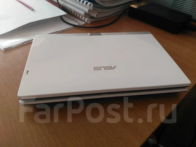 Asus Eee PC T101MT. 10.1", 1 660����, ��� 1024 ��, ���� 200���, WiFi: 1, Bluetooth: 1, ����������� �� 6��. ����