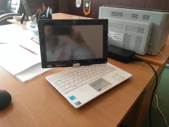 Asus Eee PC T101MT. 10.1", 1 660,0����, ��� 1024 ��, ���� 200���, WiFi, Bluetooth, ����������� �� 6��.