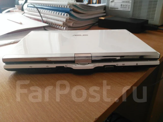 Asus Eee PC T101MT. 10.1", 1 660����, ��� 1024 ��, ���� 200���, WiFi: 1, Bluetooth: 1, ����������� �� 6��. ����