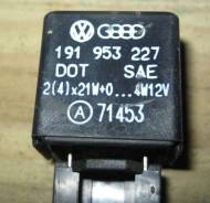Реле поворота. Audi A6 Audi A8 Audi 80