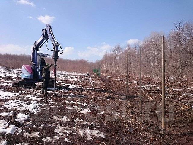 Установка винтовых свай экскаватором