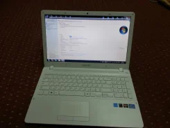 Samsung 370R5E. 15.6", 2,5����, ��� 6 ��, ���� 128���, WiFi, Bluetooth, ����������� �� 2��. ����