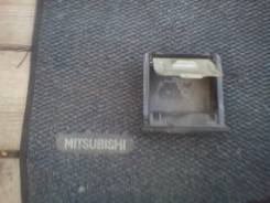 Пепельница. Mitsubishi: Mirage, Minicab, Minica Toppo, Minica, TownBox, Libero, Chariot, Pajero Mini, TownBox Wide, Lancer Evolution, Bravo, Lancer, P...