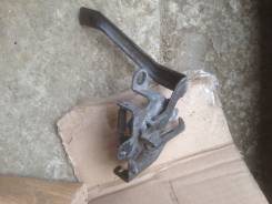 Замок капота. Toyota Ractis, NCP100, SCP100, NCP105 Двигатели: 1NZFE, 2SZFE